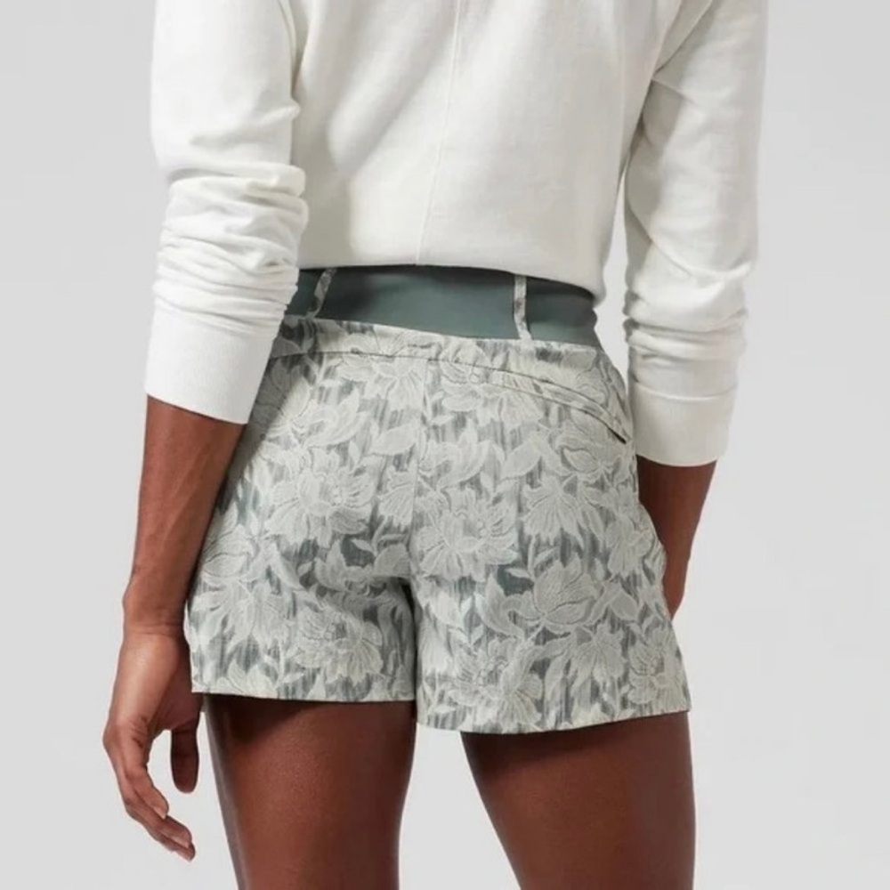 Athleta Trekkie North Short Ethereal Bloom Magnolia White Floral Boho Size 2 - Picture 6 of 15